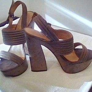 Gwen Steffani L.A.M.B Platform